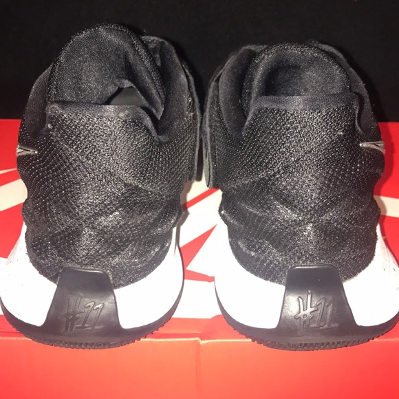 Kyrie Irving low 1’s 10.5 Black & silver swoosh - Picture 8 of 14